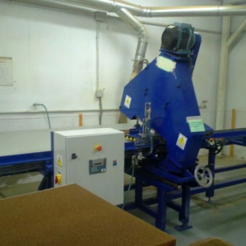 Cortadora de biseles con mesa móvil